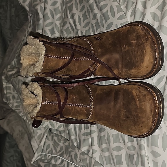 Ugg Fleece Lined Cove Toast Brown Lace Boots - Picture 1 of 9